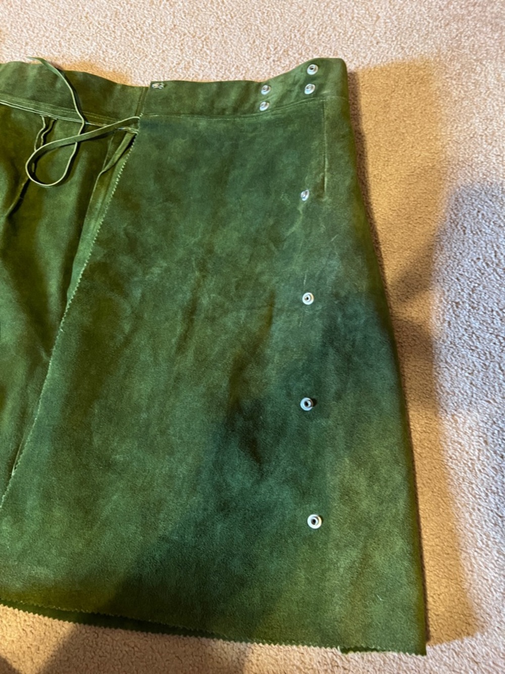 Genuine Green suede wrap skirt. Sz.s/m. Covered snaps. - Picture 7 of 10
